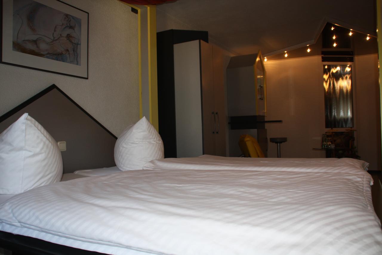 City-Hotel بلوين المظهر الخارجي الصورة